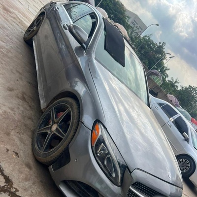 2015 KEYLESS MERCEDES BENZ C300 FULL OPTION FOR SALE