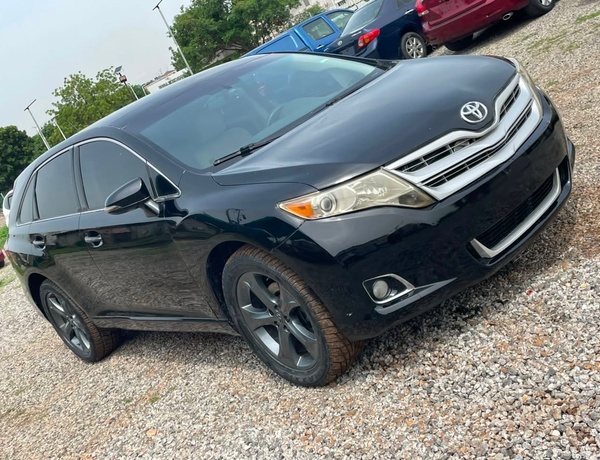 2015 KEYLESS TOYOTA VENZA FULL OPTION FOR SALE IN ABUJA