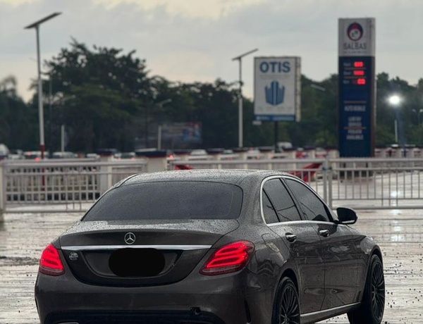 2015 MERCEDES BENZ C300 AMG TRIM FOR SALE IN ABUJA