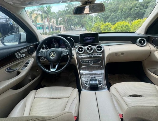 2015 MERCEDES BENZ C300 FOR SALE IN ABUJA