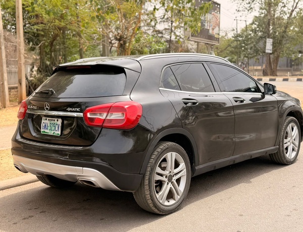 NIGERIAN USED 2015 MERCEDES BENZ GLA250 FOR SALE IN ABUJA