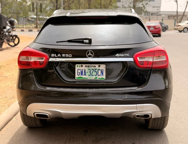 NIGERIAN USED 2015 MERCEDES BENZ GLA250 FOR SALE IN ABUJA
