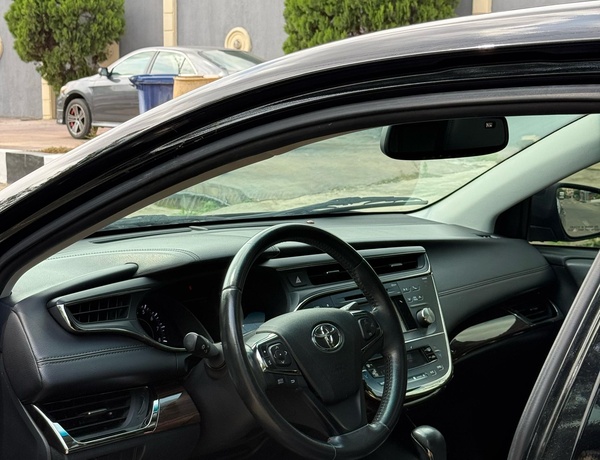 2015 TOYOTA AVALON XLE