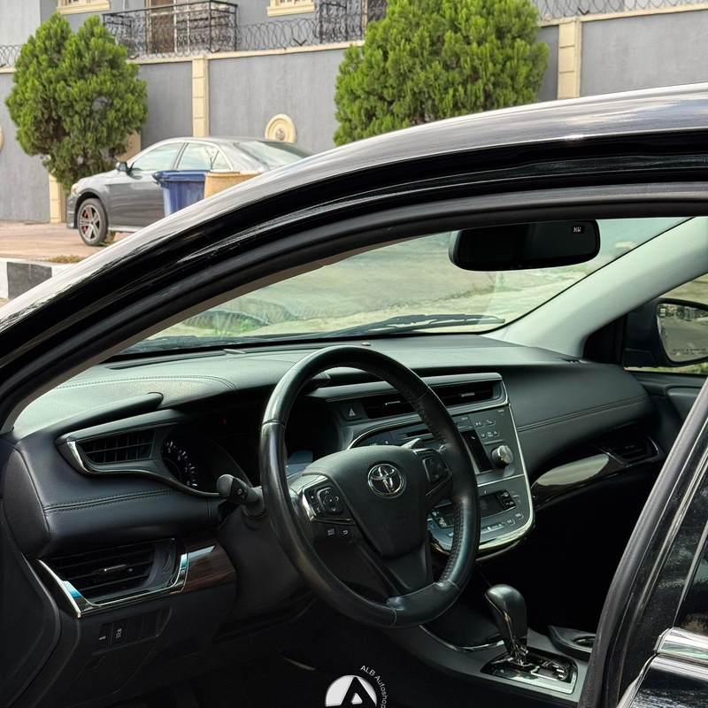 2015 TOYOTA AVALON XLE image