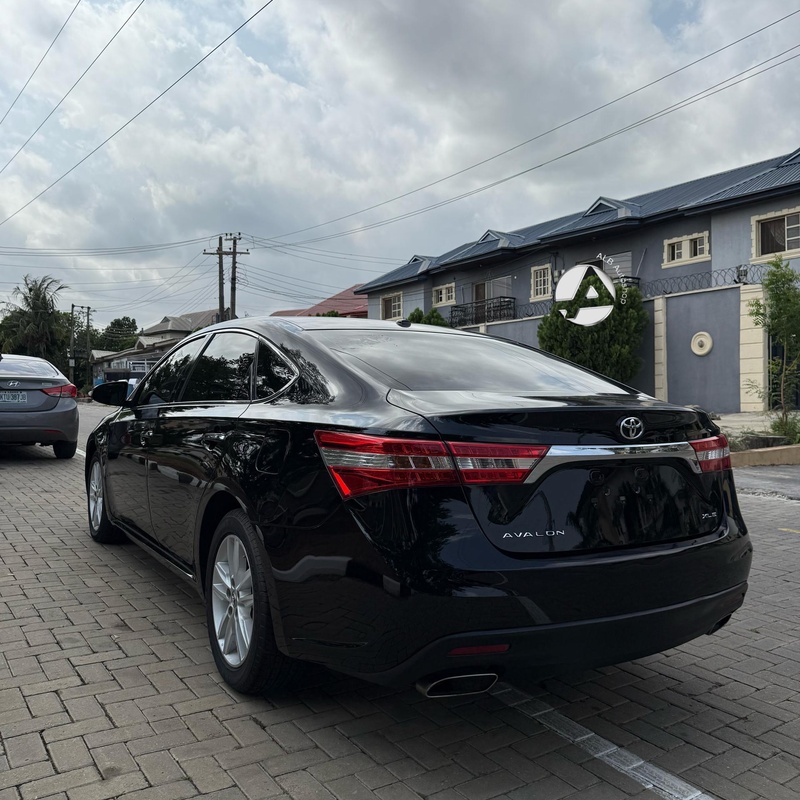 2015 TOYOTA AVALON XLE image