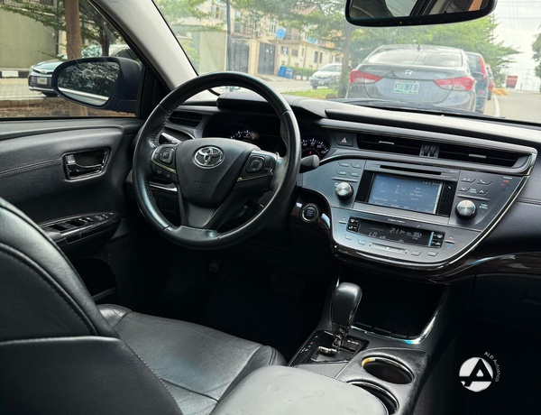 2015 TOYOTA AVALON XLE