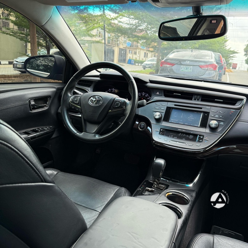 2015 TOYOTA AVALON XLE image