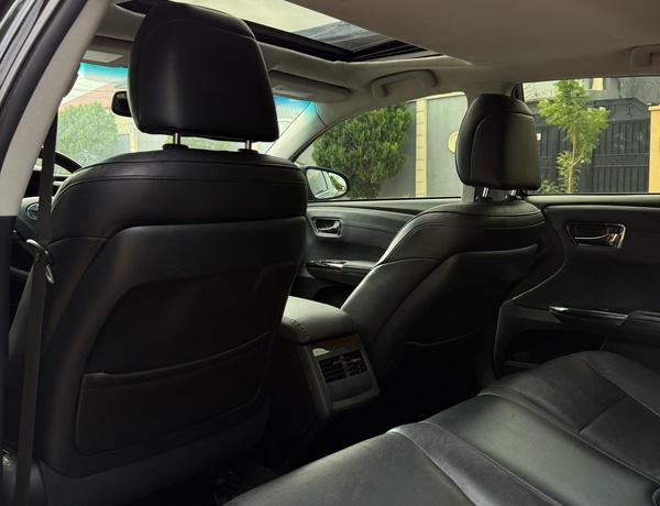 2015 TOYOTA AVALON XLE