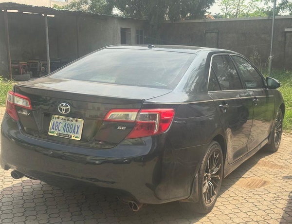 2015 TOYOTA CAMRY SE FOR SALE IN ABUJA