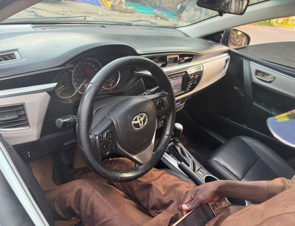 2015 TOYOTA COROLLA  FOR SALE IN ABUJA
