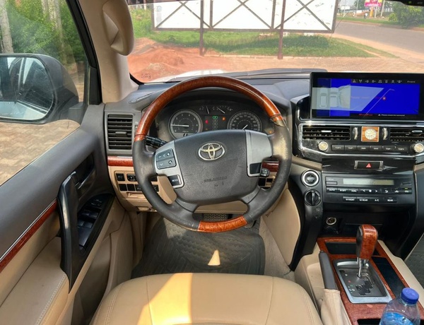 2015 TOYOTA LAND CRUISER V6 FOR SALE IN ABUJA