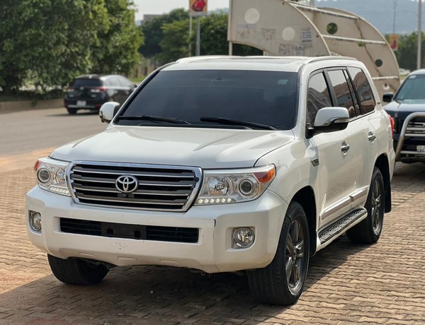2015 TOYOTA LAND CRUISER V6 FOR SALE IN ABUJA