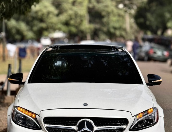 2016 MERCEDES BENZ C400 FULL OPTION AMG TRIM FOR SALE