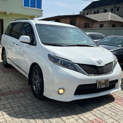 2016 TOYOTA SIENNA S...