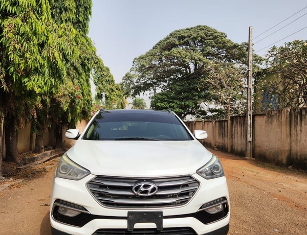 2017 HYUNDAI SANTAFE FULL OPTION FOR SALE IN KADUNA