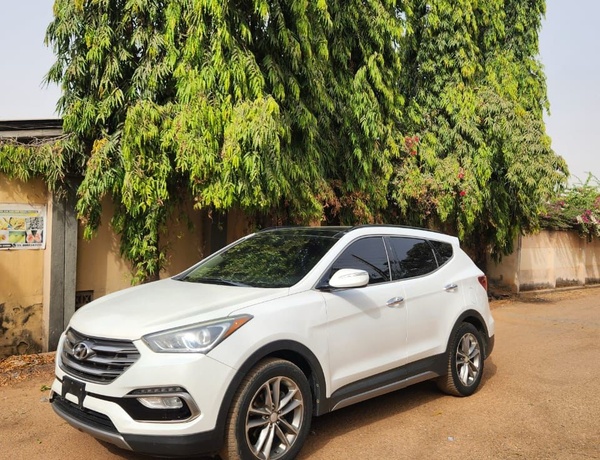 2017 HYUNDAI SANTAFE FULL OPTION FOR SALE IN KADUNA