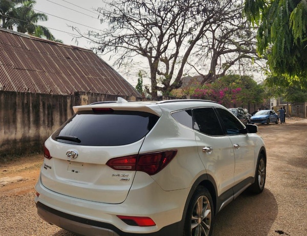 2017 HYUNDAI SANTAFE FULL OPTION FOR SALE IN KADUNA