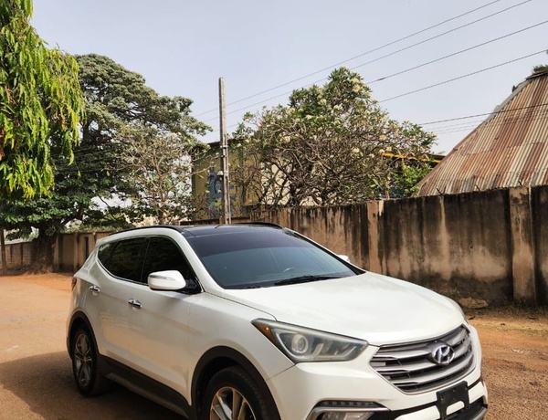 2017 HYUNDAI SANTAFE FULL OPTION FOR SALE IN KADUNA