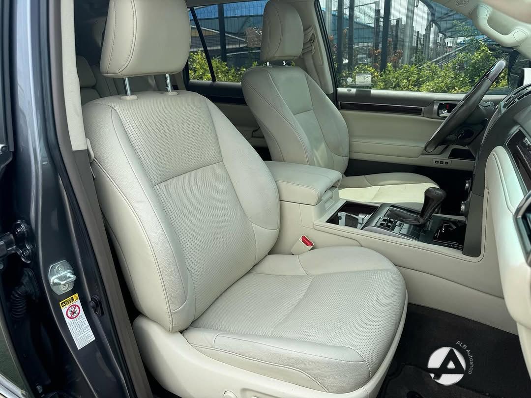 Car Image 8
