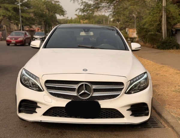 2017 MERCEDES BENZ C300 FULL OPTION FOR SALE IN ABUJA