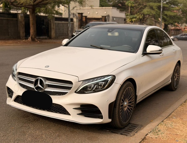 2017 MERCEDES BENZ C300 FULL OPTION FOR SALE IN ABUJA