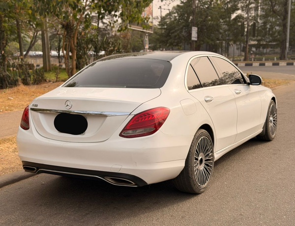 2017 MERCEDES BENZ C300 FULL OPTION FOR SALE IN ABUJA
