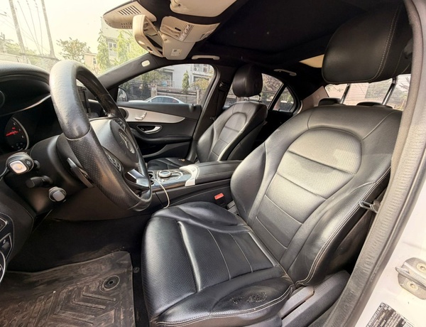 2017 MERCEDES BENZ C300 FULL OPTION FOR SALE IN ABUJA