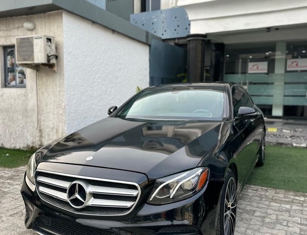 2017 MERCEDES BENZ E300 4MATIC FOR SALE IN LAGOS
