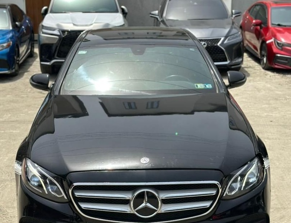 2017 MERCEDES BENZ E300 FULL OPTION FOR SALE IN ABUJA