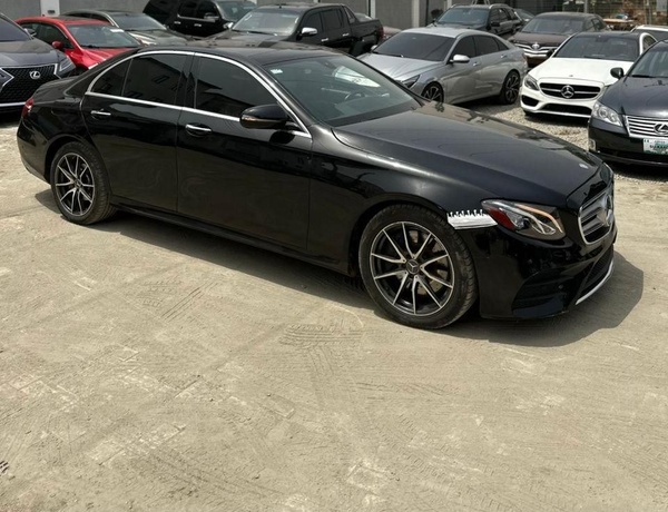 2017 MERCEDES BENZ E300 FULL OPTION FOR SALE IN ABUJA