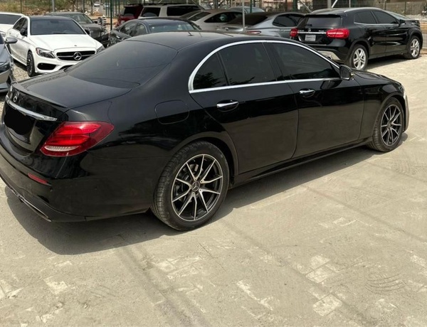 2017 MERCEDES BENZ E300 FULL OPTION FOR SALE IN ABUJA