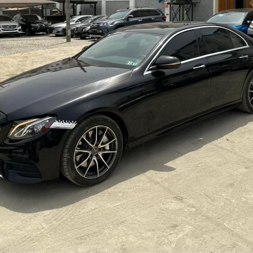 2017 MERCEDES BENZ E...