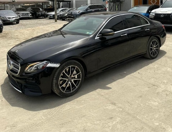 2017 MERCEDES BENZ E300 FULL OPTION FOR SALE IN ABUJA