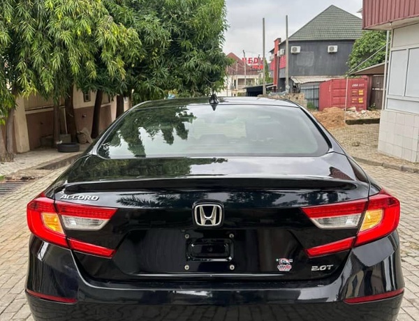 2018 GEAR-LESS HONDA ACCORD FULL OPTION FOR SALE