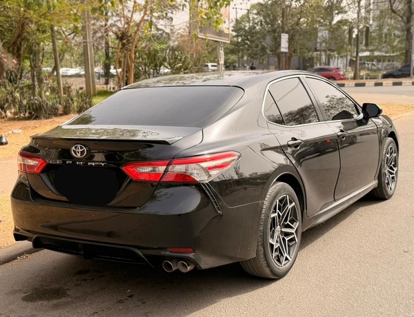 2018 KEYLESS TOYOTA CAMRY SE FOR SALE IN ABUJA