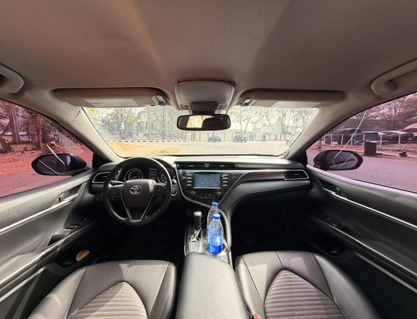 2018 KEYLESS TOYOTA CAMRY SE FOR SALE IN ABUJA