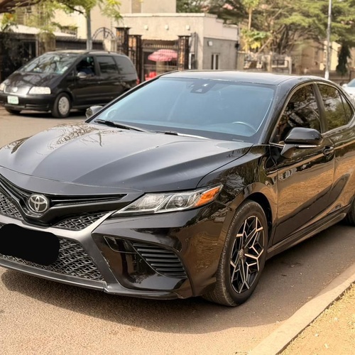 2018 KEYLESS TOYOTA CAMRY SE FOR SALE IN ABUJA