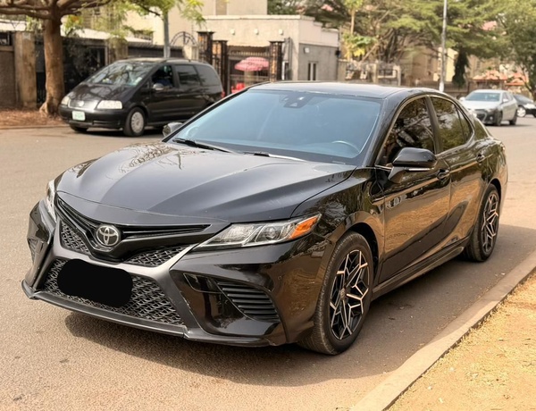 2018 KEYLESS TOYOTA CAMRY SE FOR SALE IN ABUJA