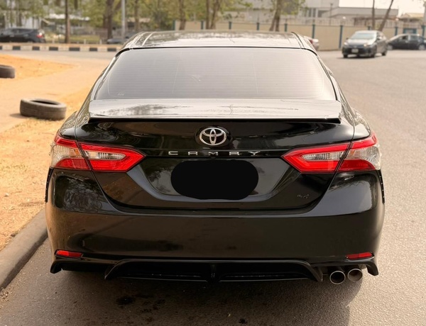 2018 KEYLESS TOYOTA CAMRY SE FOR SALE IN ABUJA