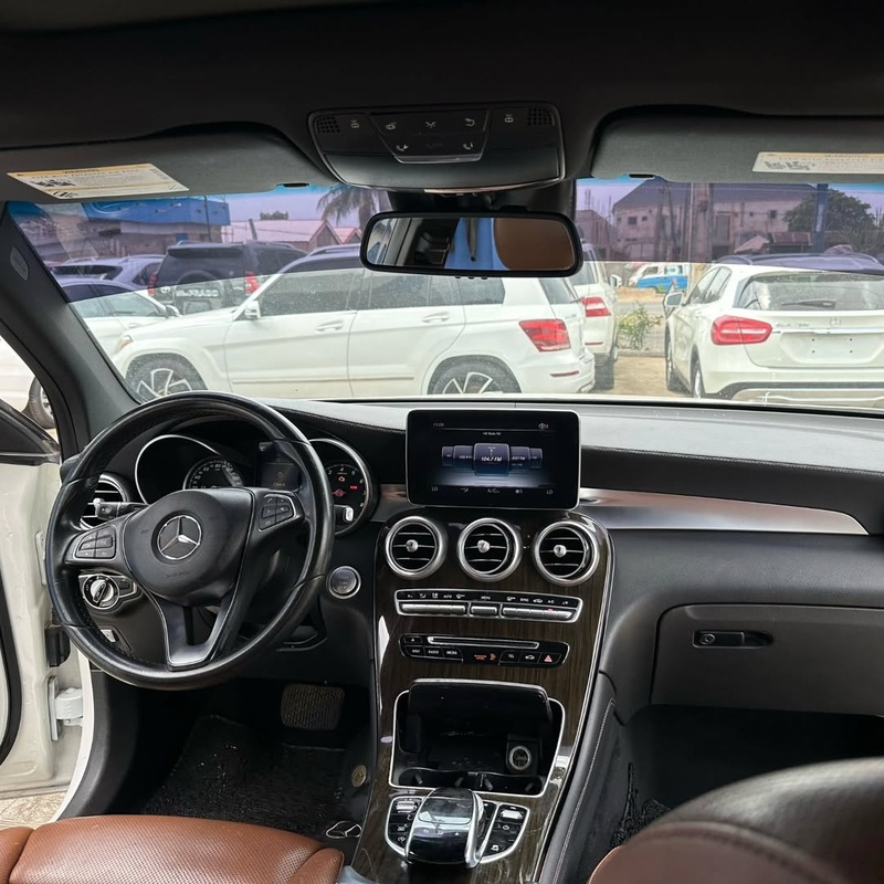2018 Mercedes-Benz GLC300 image