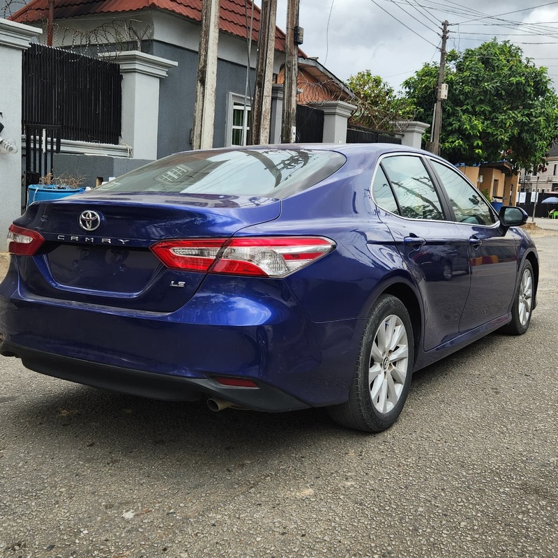 2018 Toyota Camry for Sale In Lagos image