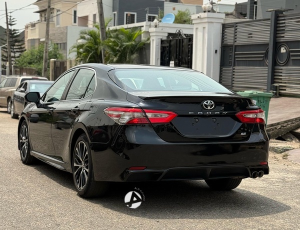 2018 Toyota Camry SE in Lekki