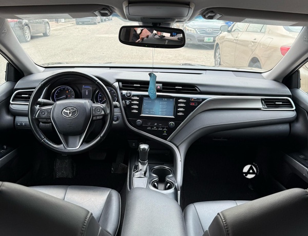 2018 Toyota Camry SE in Lekki
