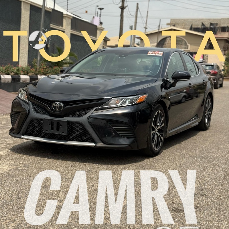 2018 Toyota Camry SE in Lekki image