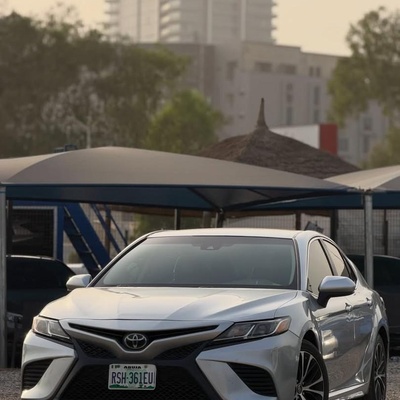 2018 TOYOTA CAMRY SE FOR SALE IN ABUJA
