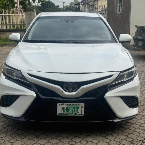 2018 TOYOTA CAMRY SE FOR SALE IN ABUJA