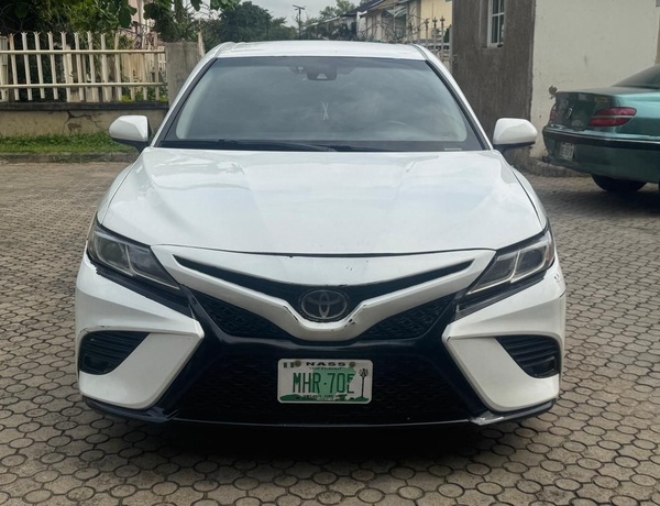 2018 TOYOTA CAMRY SE FOR SALE IN ABUJA