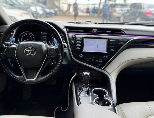 2018 TOYOTA CAMRY SE FOR SALE IN ABUJA
