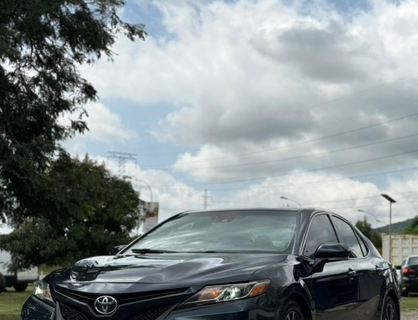 2018 TOYOTA CAMRY SE FOR SALE IN ABUJA