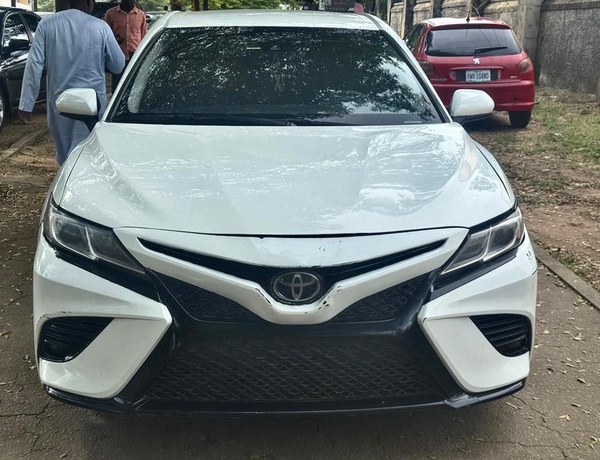 2018 TOYOTA CAMRY SE FOR SALE IN ABUJA